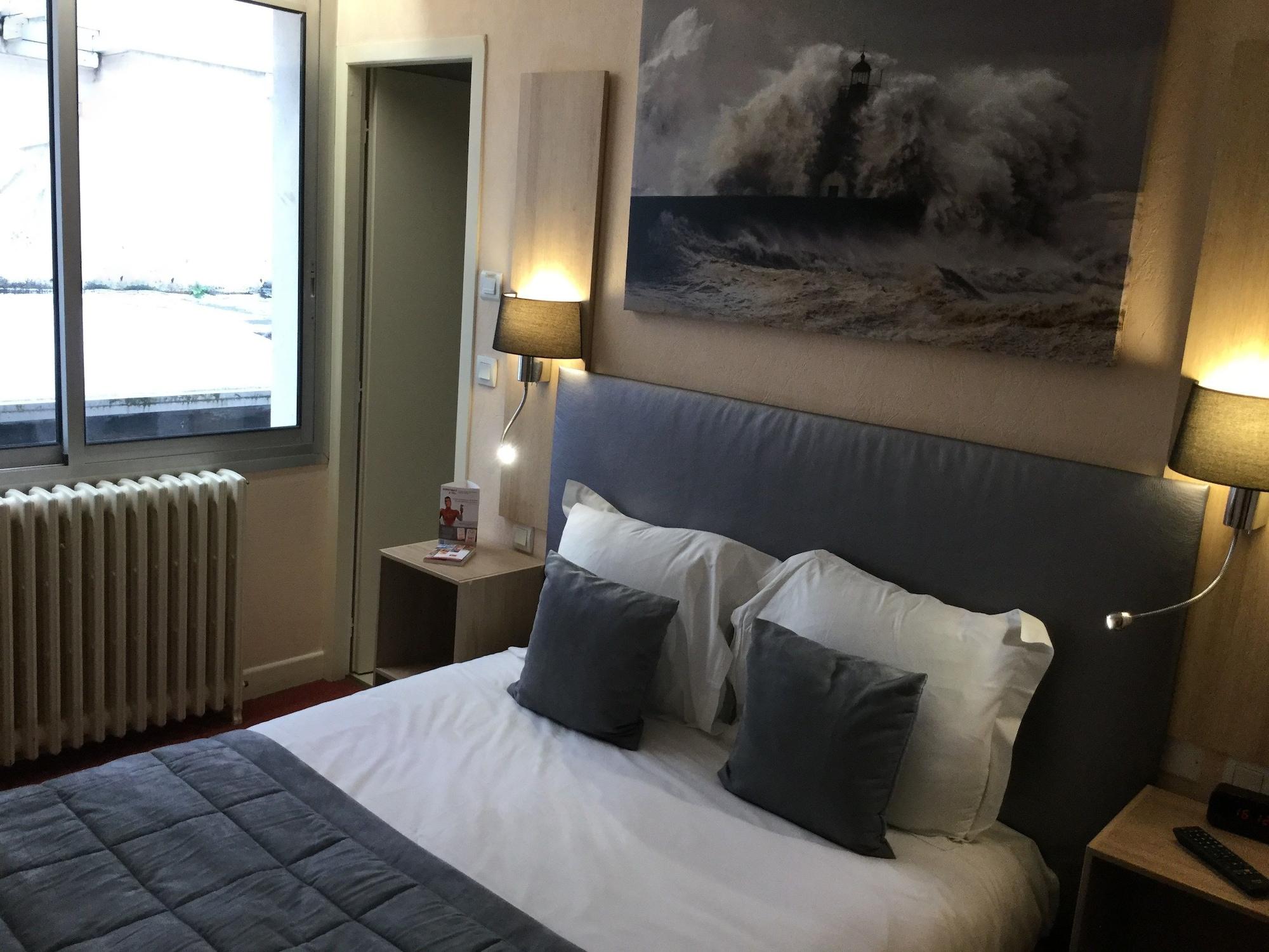 Contact Le Provence Hotel