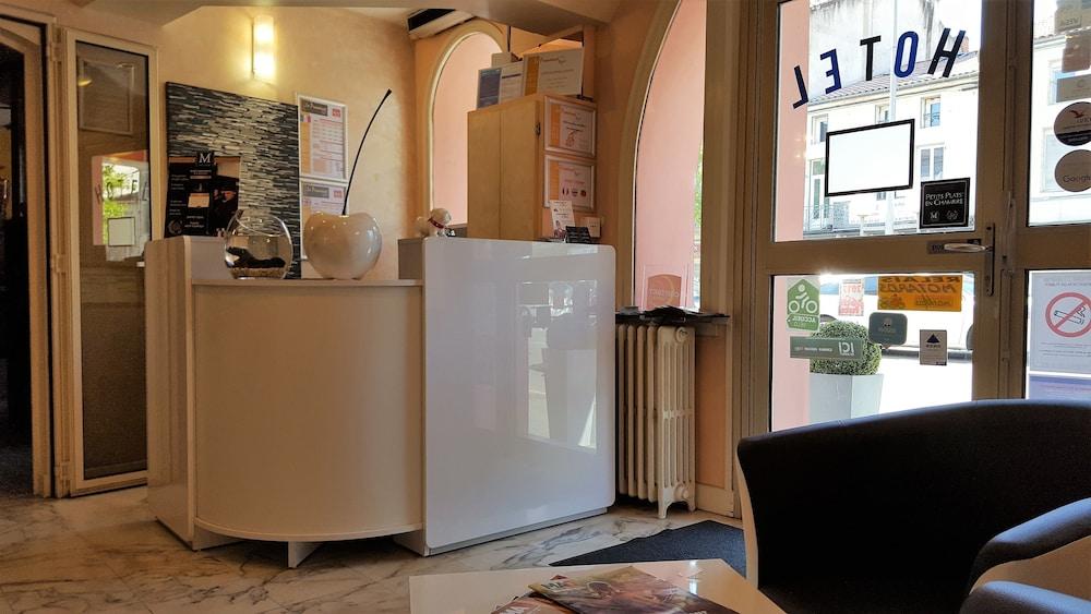 Contact Le Provence Hotel 3*