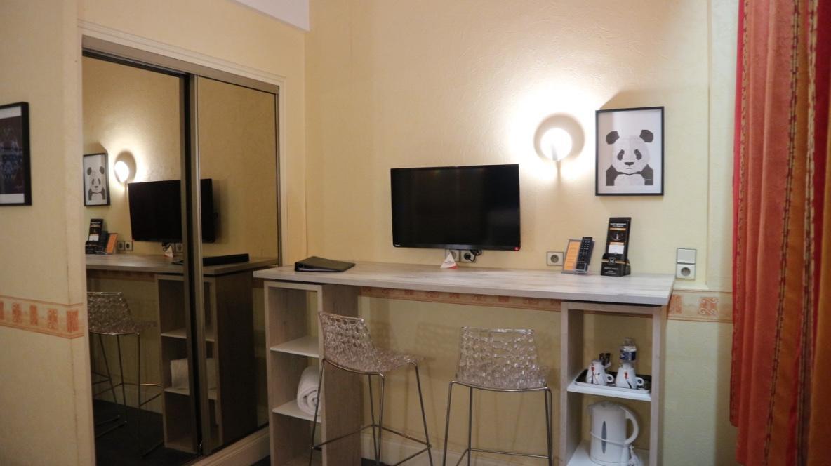 Contact Le Provence Hotel