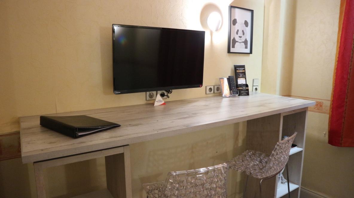 Contact Le Provence Hotel 3*