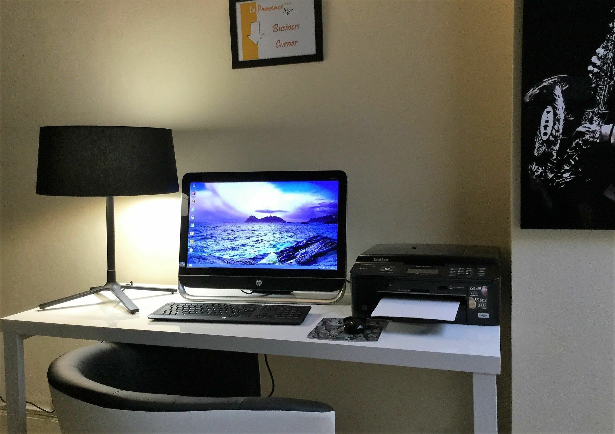 Contact Le Provence Hotel